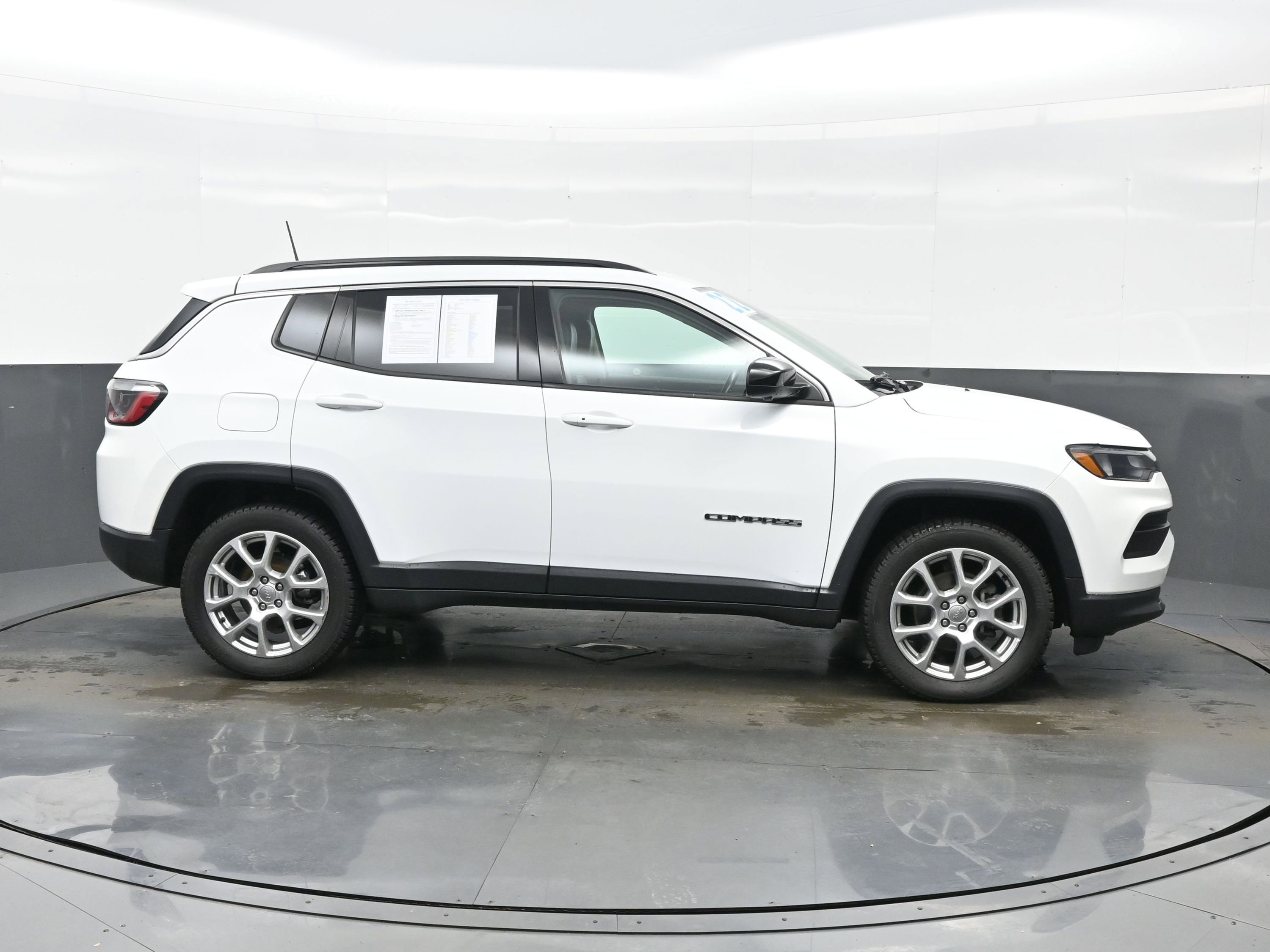Used 2022 Jeep Compass Latitude image 7