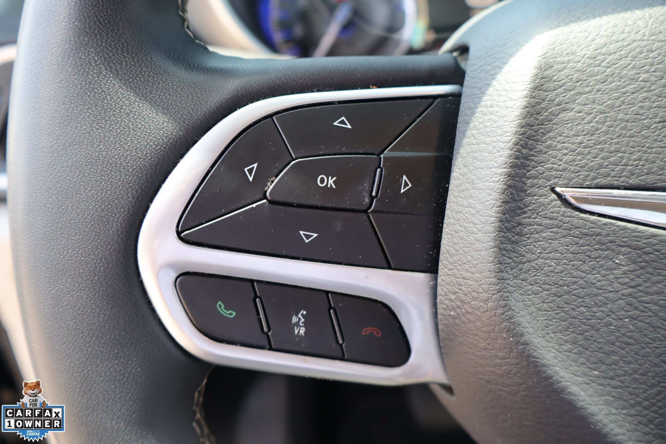 Used 2023 Chrysler Pacifica Touring-L FWD image 16