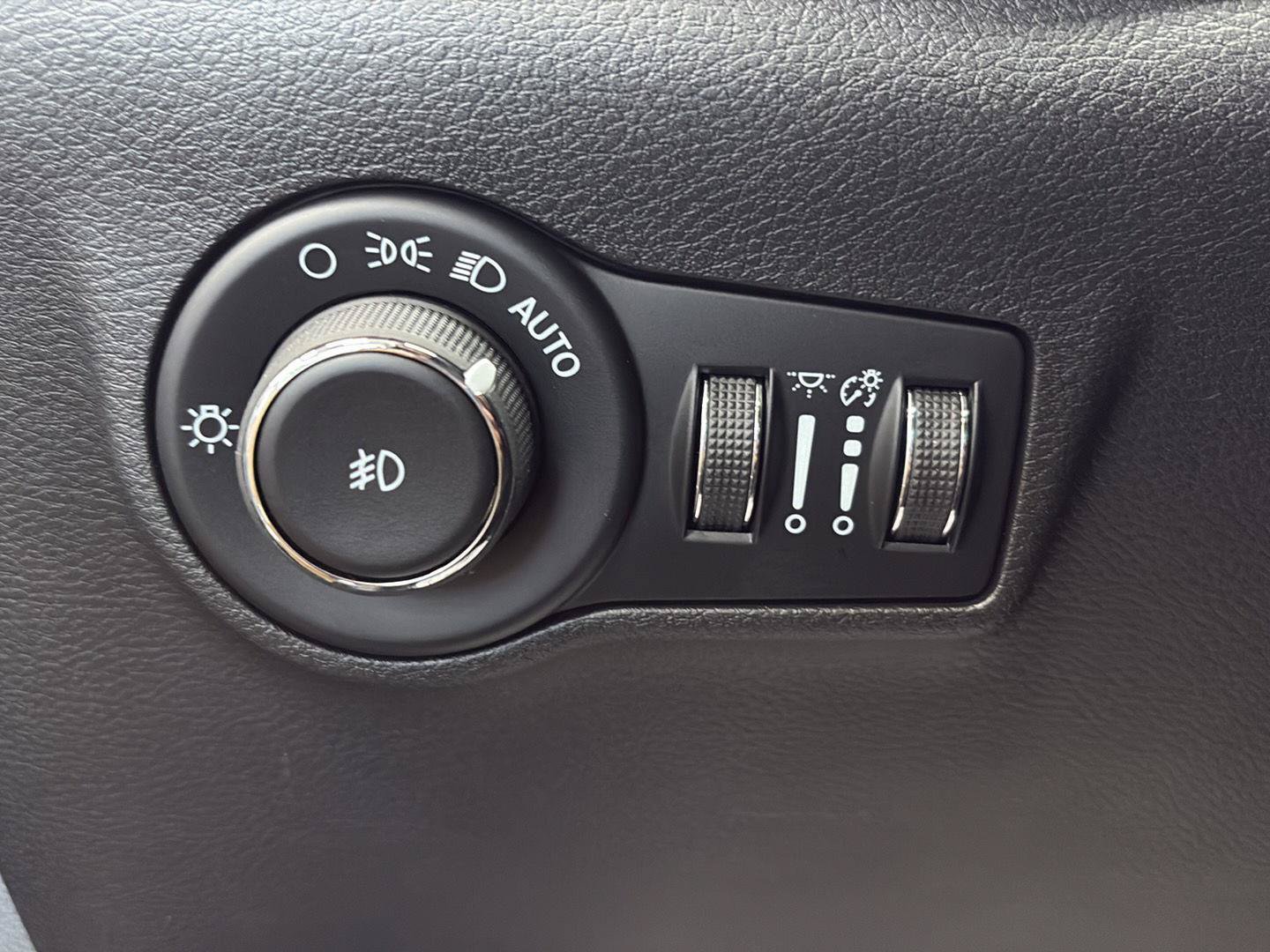 New 2026 Jeep Compass Latitude AWD/4WD image 7