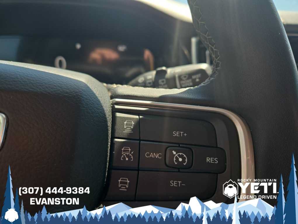 Used 2022 Jeep Wagoneer Series III w/ Rear Seat Video Group 1 AWD/4WD image 26