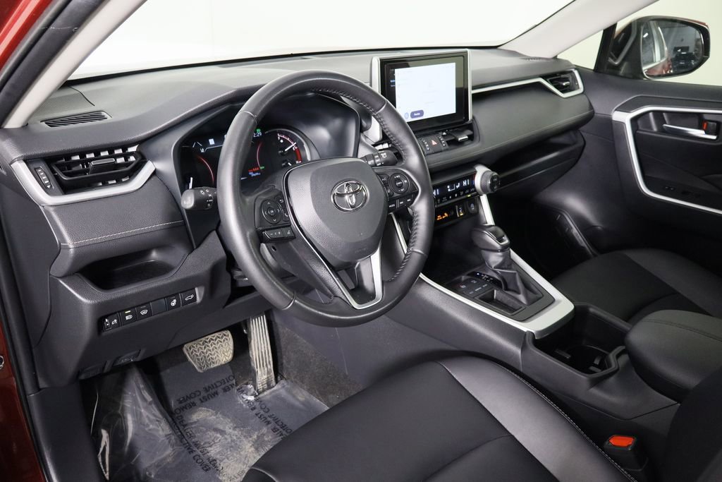 Used 2025 Toyota RAV4 XLE Premium image 28