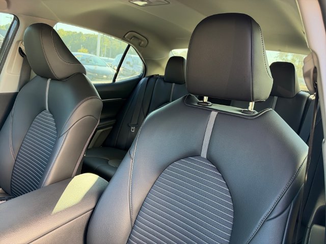 Used 2023 Toyota Camry SE w/ Convenience Package FWD image 17