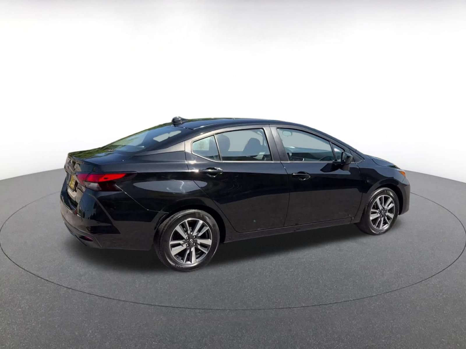 Used 2025 Nissan Versa SV FWD image 15