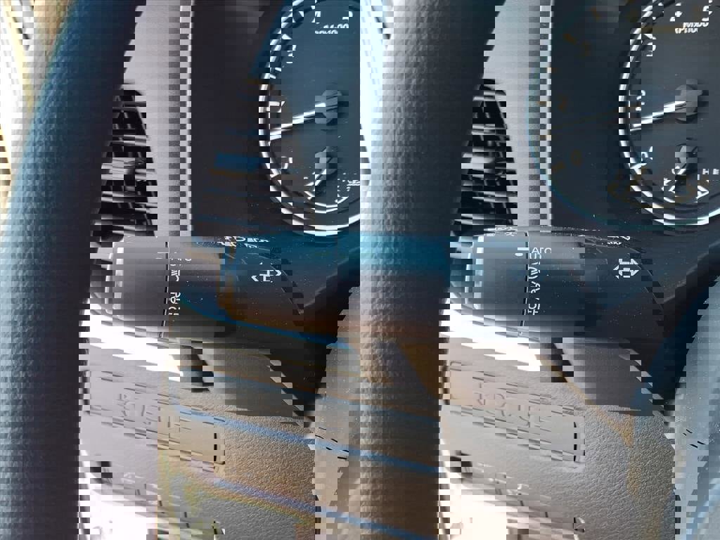 Used 2025 Nissan Rogue S image 16