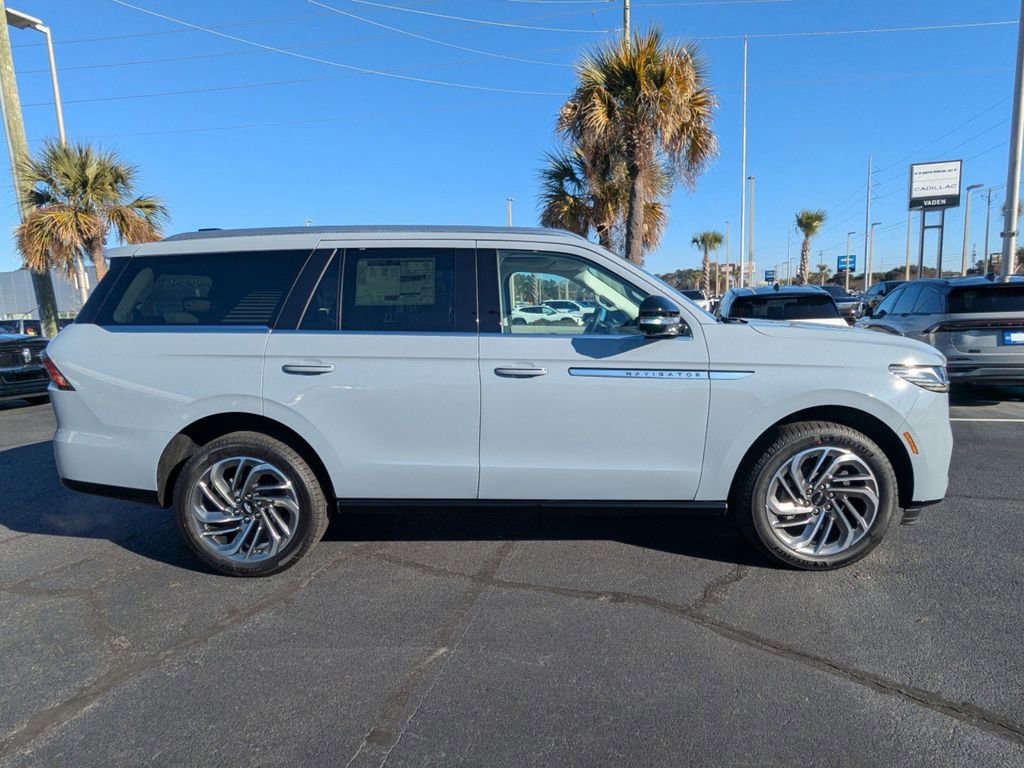 New 2026 Lincoln Navigator Reserve image 3