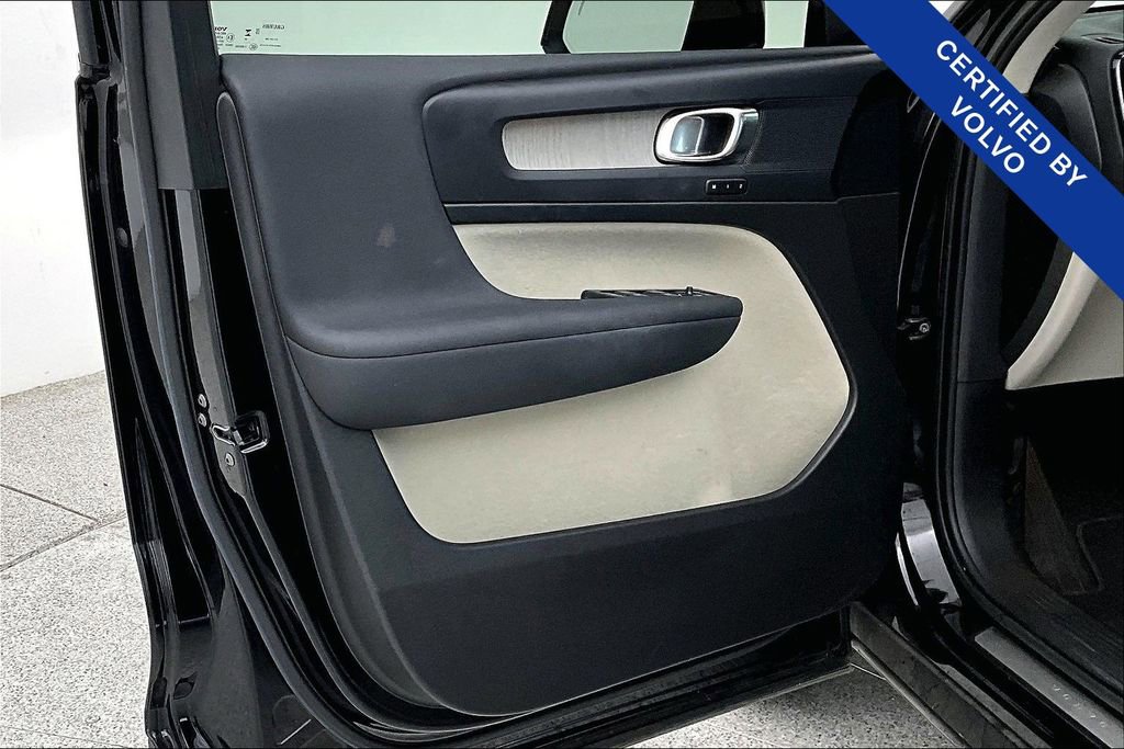 Used 2023 Volvo XC40 B5 Plus w/ Protection Package Premier image 24