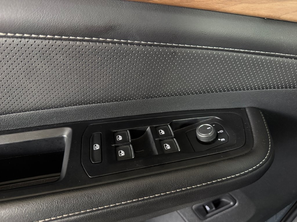 Used 2025 Volkswagen Atlas SE FWD image 25
