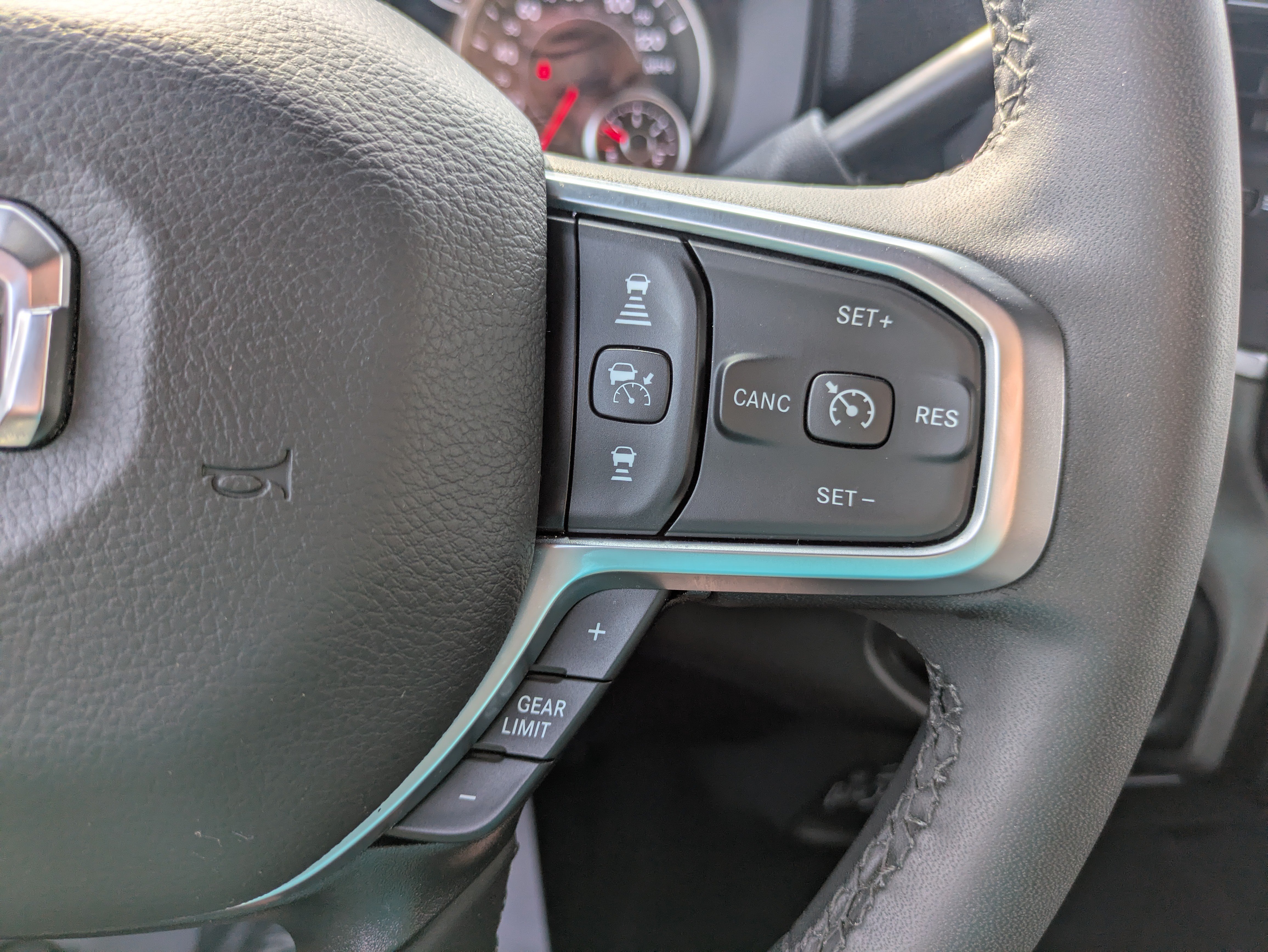 Used 2025 RAM 2500 Big Horn AWD/4WD image 18