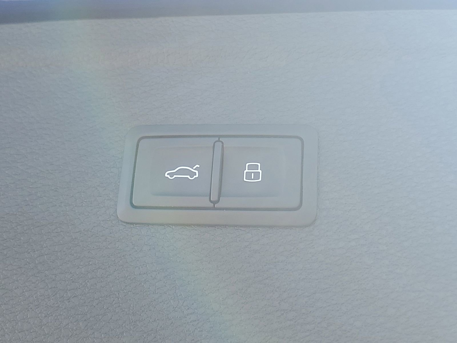 Used 2022 Audi Q5 e Premium w/ Convenience Package image 10