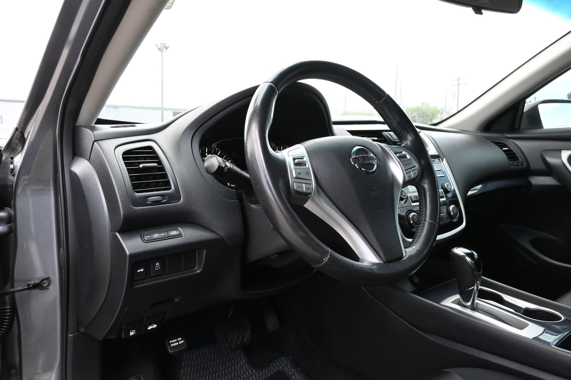Used 2018 Nissan Altima 2.5 SR FWD image 15