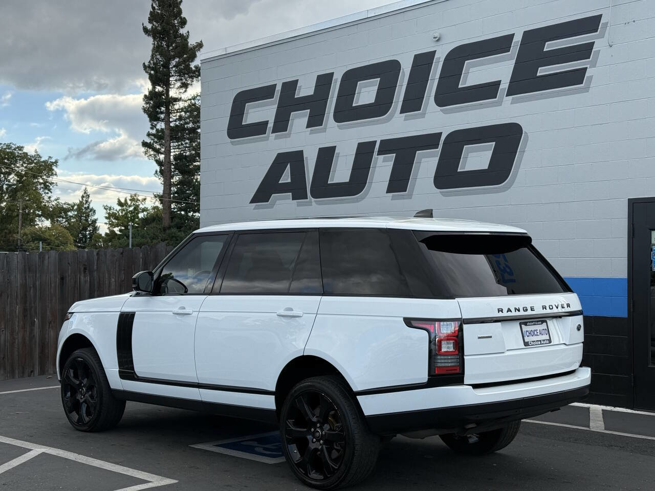 Used 2017 Land Rover Range Rover Long Wheelbase Supercharged image 28