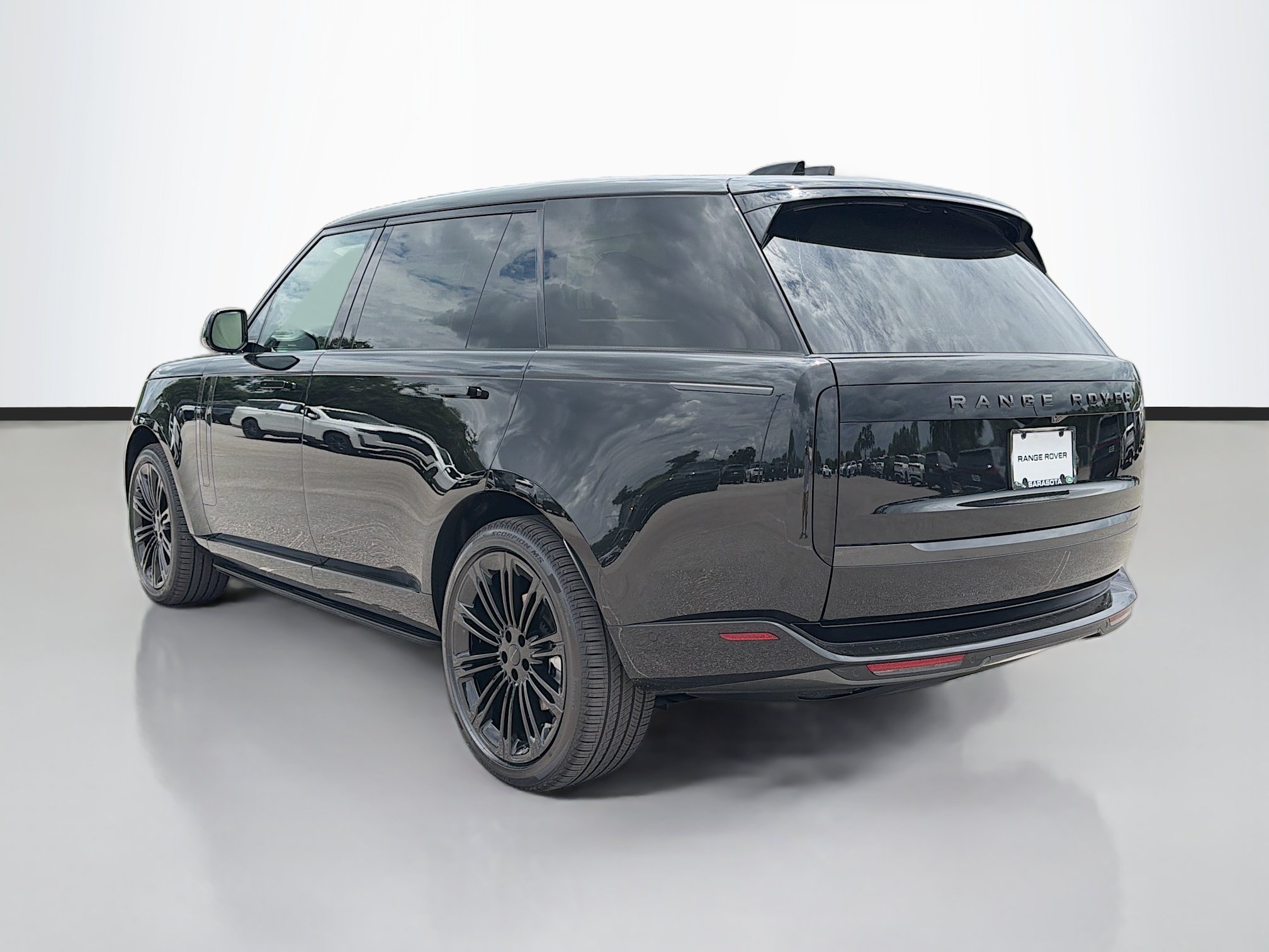 New 2026 Land Rover Range Rover Long Wheelbase SE AWD/4WD image 3