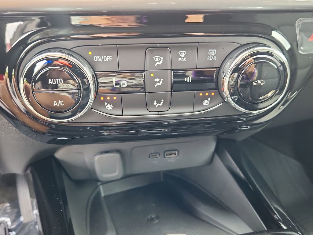 New 2026 Chevrolet Trax LT w/ Sunroof Package image 19