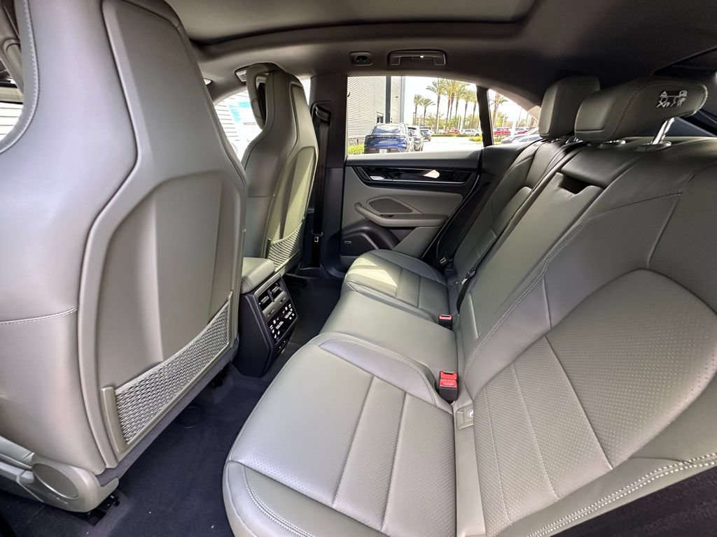 Used 2026 Porsche Macan Electric RWD image 37