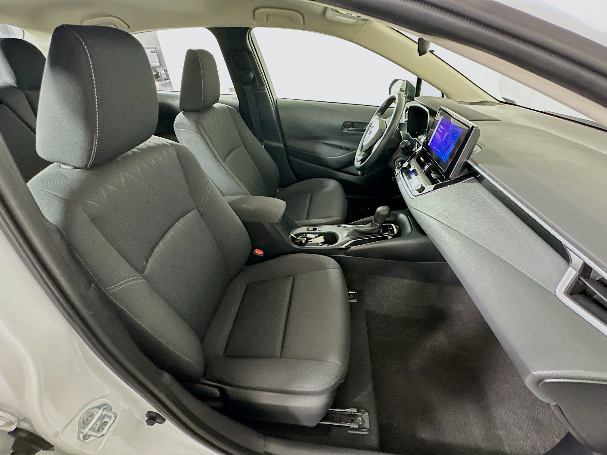 Used 2023 Toyota Corolla LE image 28