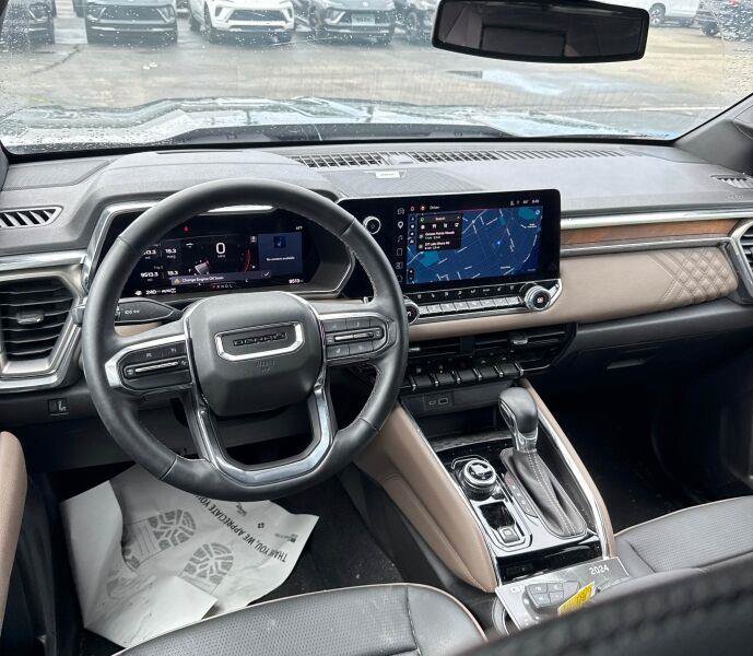 Used 2024 GMC Canyon Denali AWD/4WD image 6