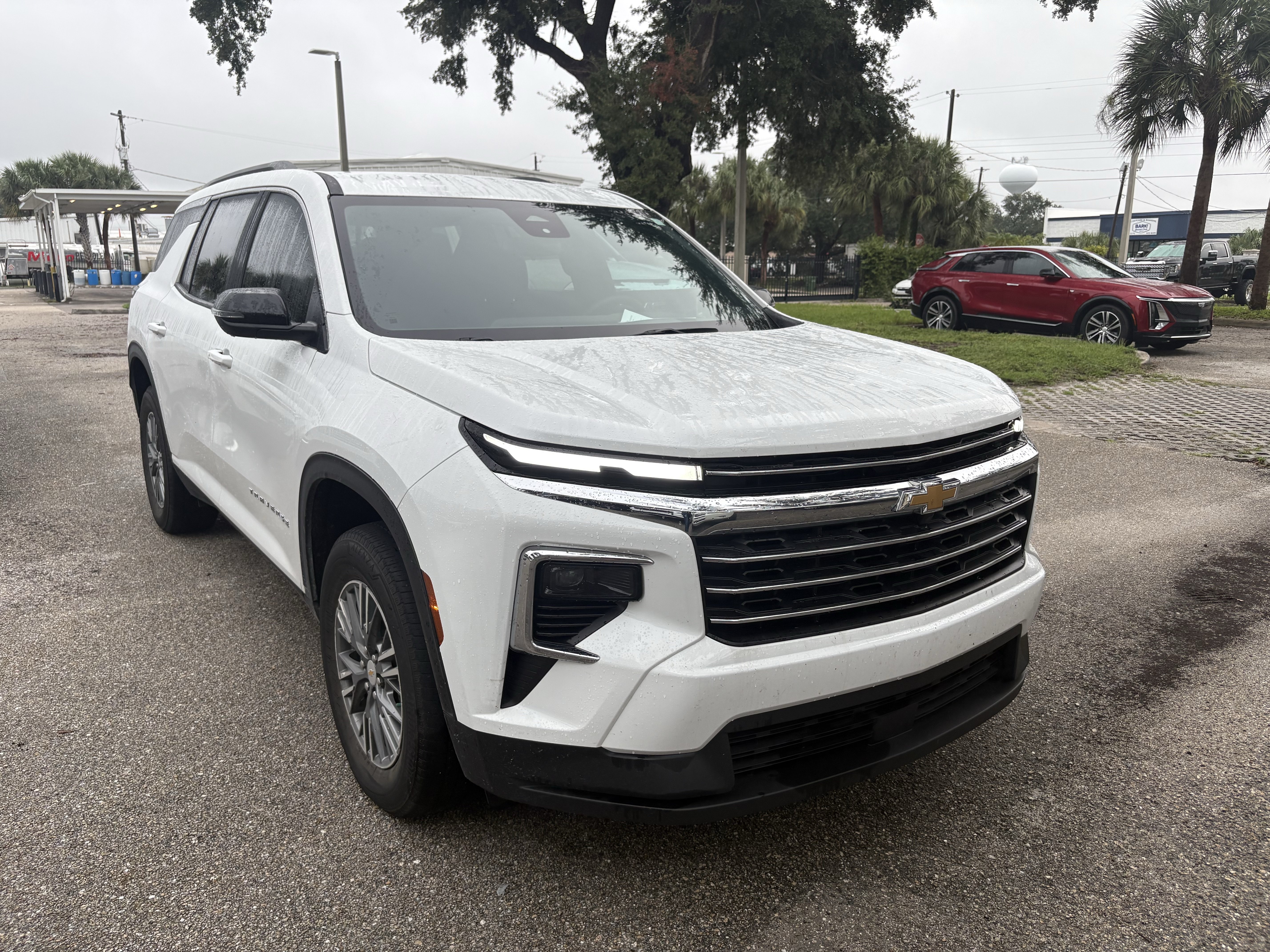 Used 2025 Chevrolet Traverse LT