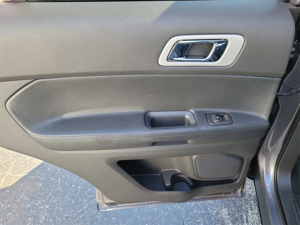 Used 2014 Ford Explorer XLT w/ Equipment Group 201A image 9