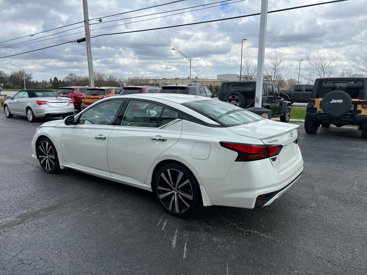 Used 2020 Nissan Altima 2.0 Platinum FWD image 3