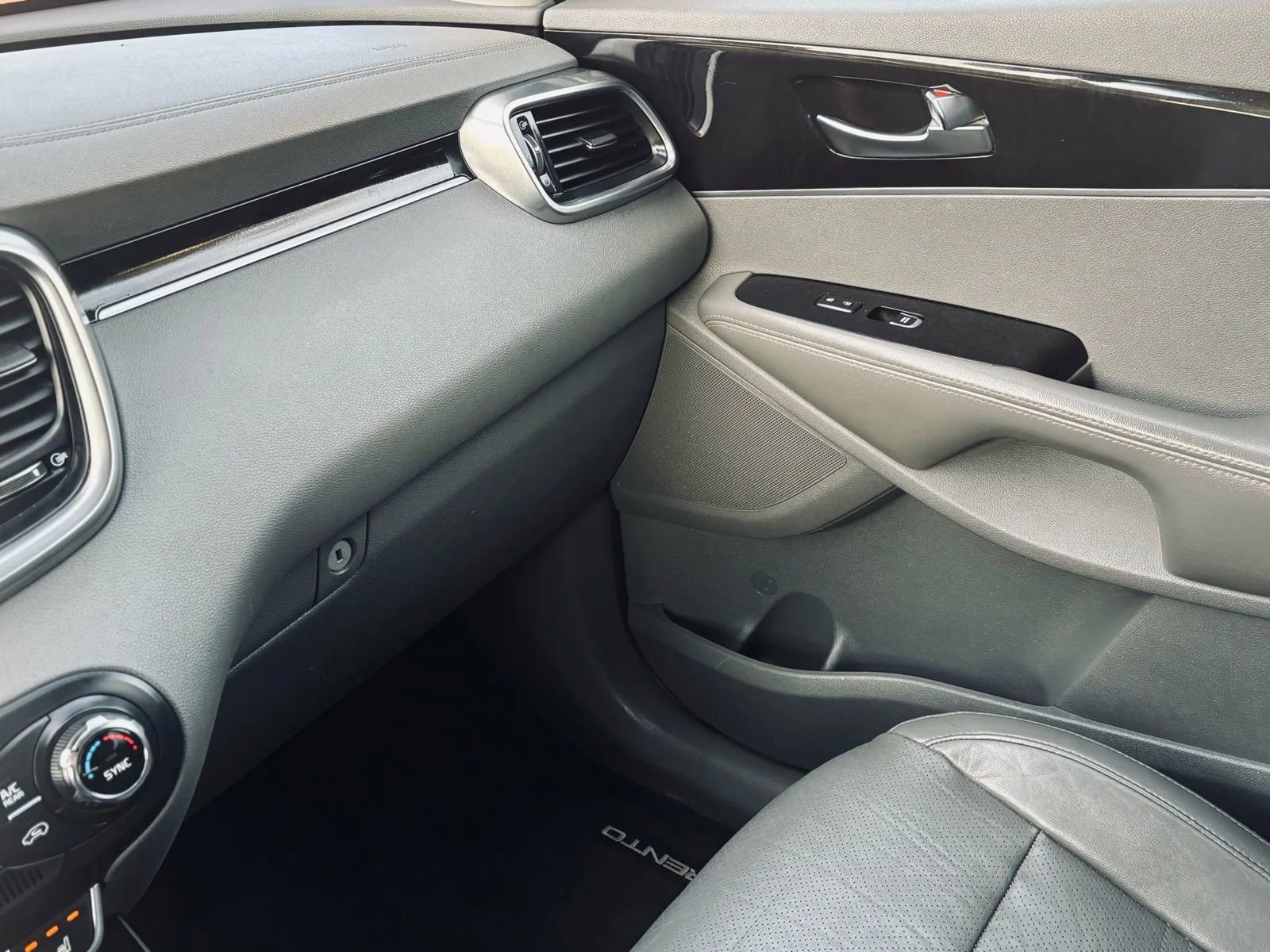 Used 2016 Kia Sorento EX w/ EX Premium Package image 33