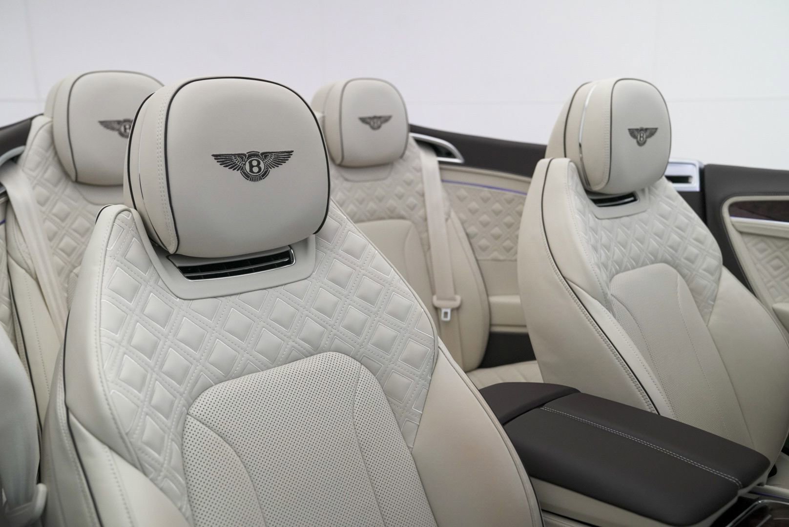 Used 2023 Bentley Continental GT Azure image 47
