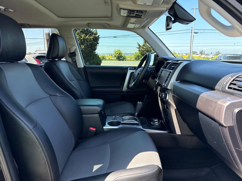 Used 2020 Toyota 4Runner SR5 Premium w/ Moonroof Package AWD/4WD image 16