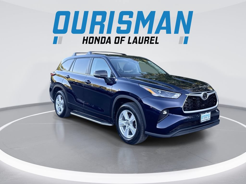 Used 2023 Toyota Highlander LE FWD image 2