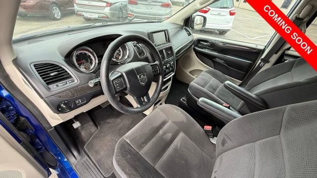 Used 2018 Dodge Grand Caravan SE w/ UConnect Hands-Free Group image 16