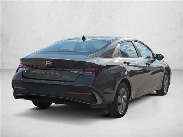 New 2026 Hyundai Elantra SE image 3