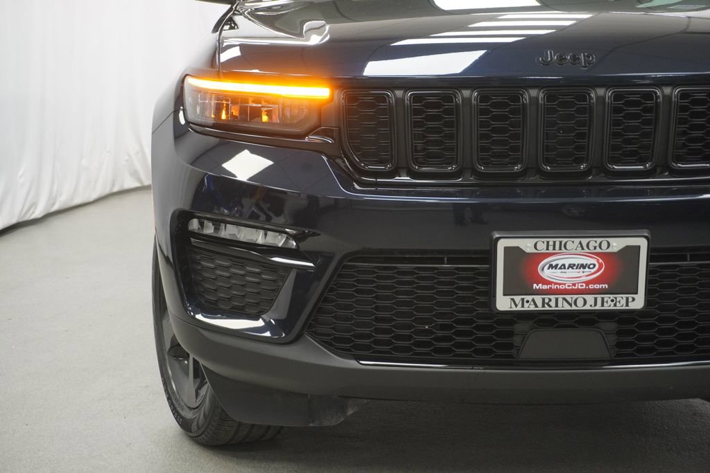 Certified 2024 Jeep Grand Cherokee Limited w/ Black Appearance Package image 7