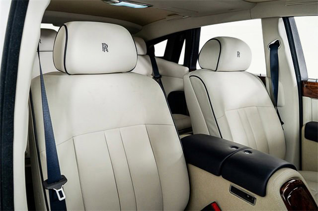 Used 2016 Rolls-Royce Phantom Sedan image 34