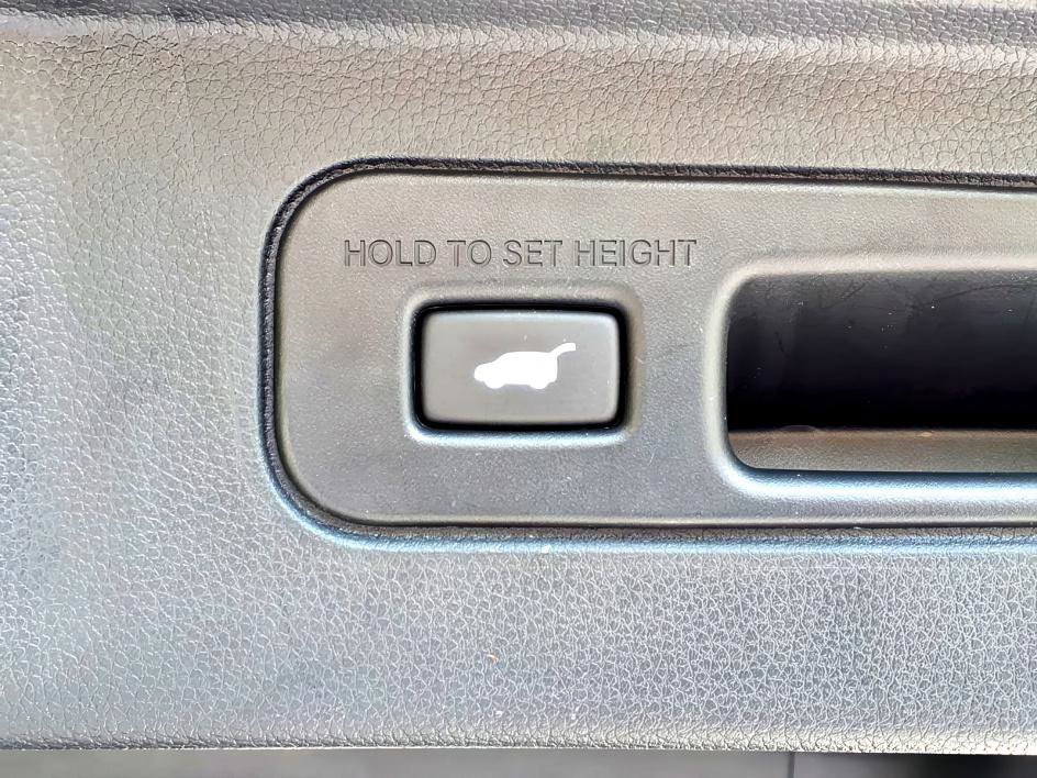 Used 2023 Honda Pilot Touring image 6