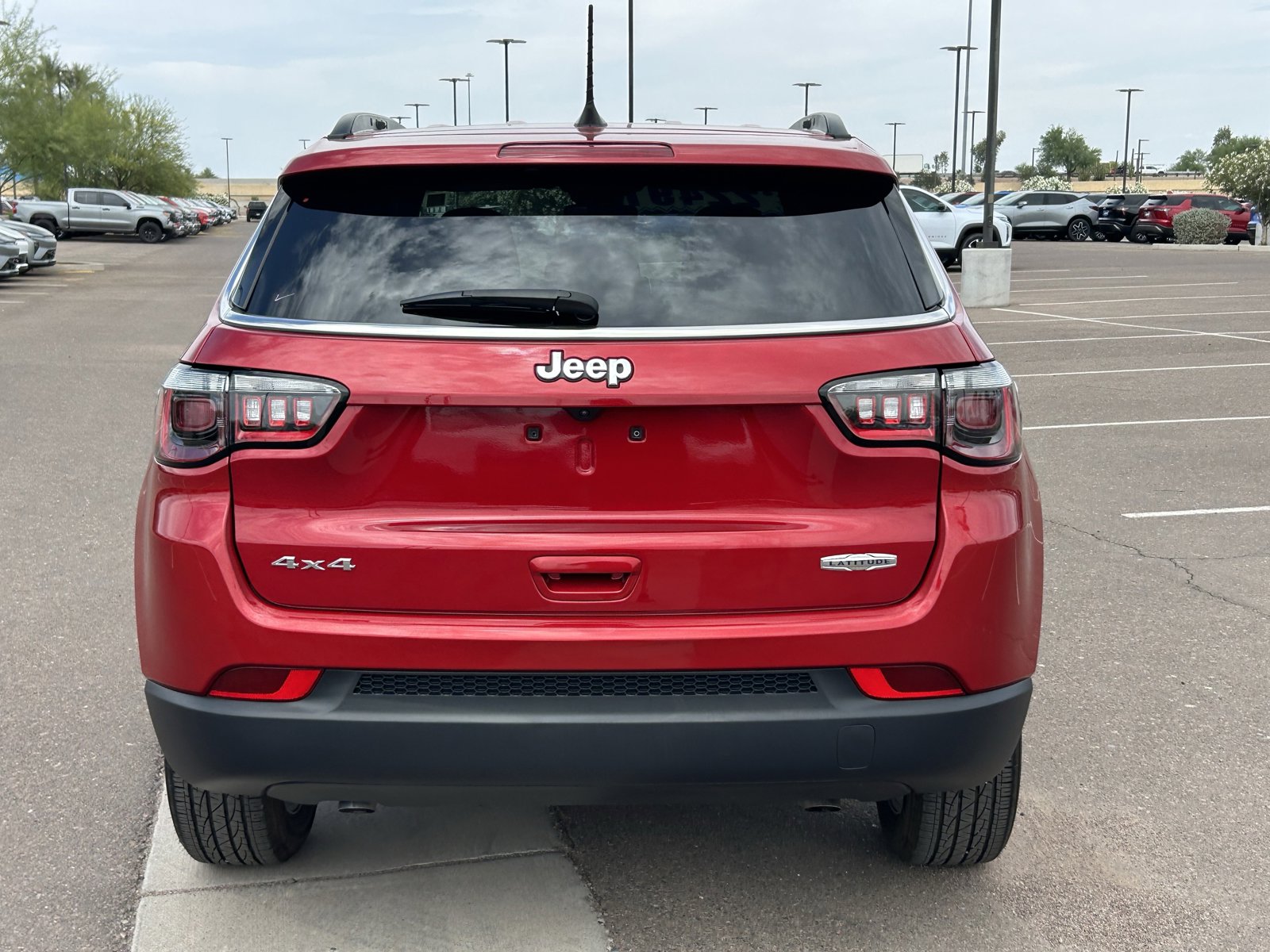 Used 2025 Jeep Compass Latitude AWD/4WD image 4