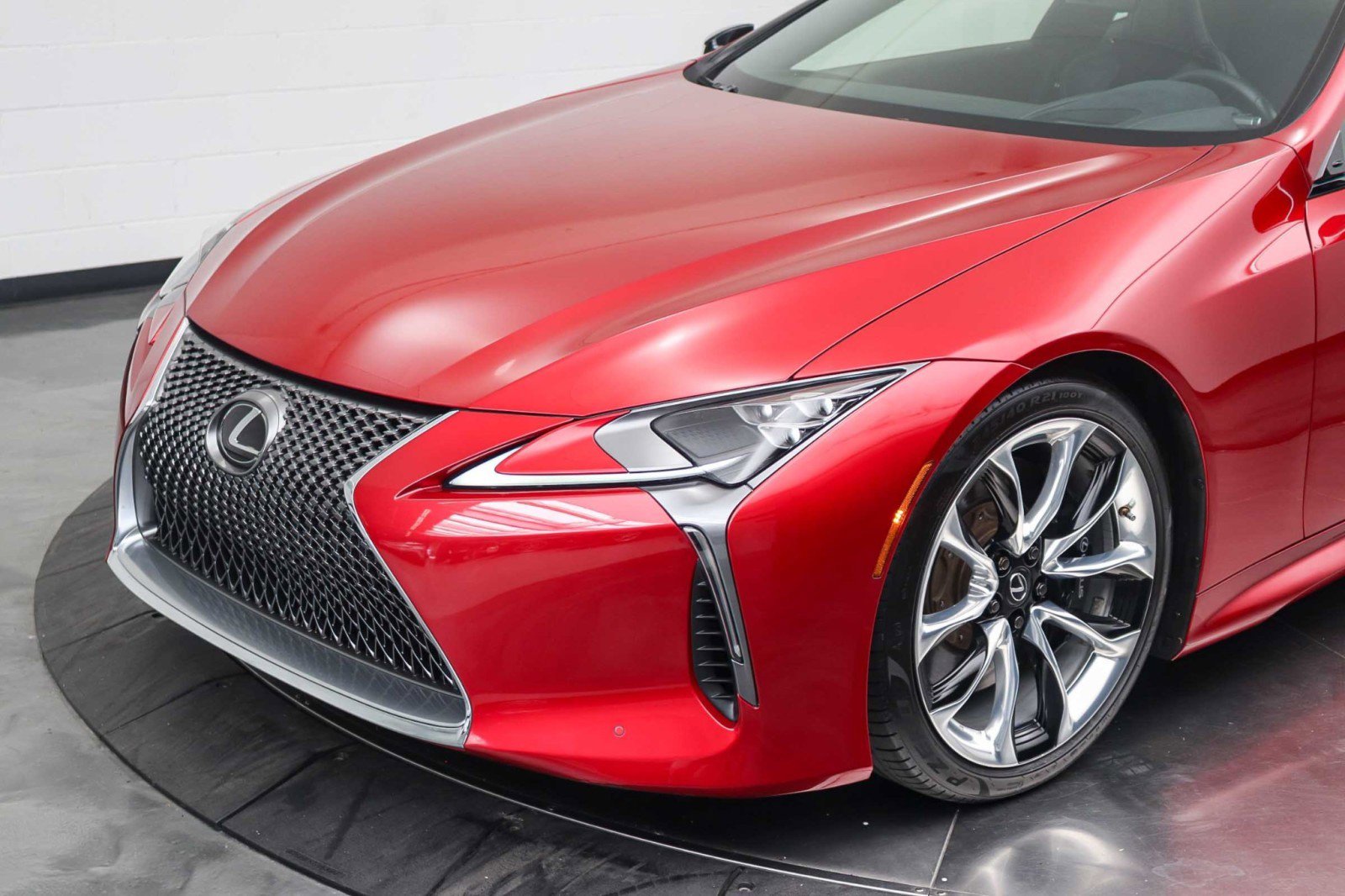 Used 2018 Lexus LC 500 Coupe w/ Performance Package RWD image 11