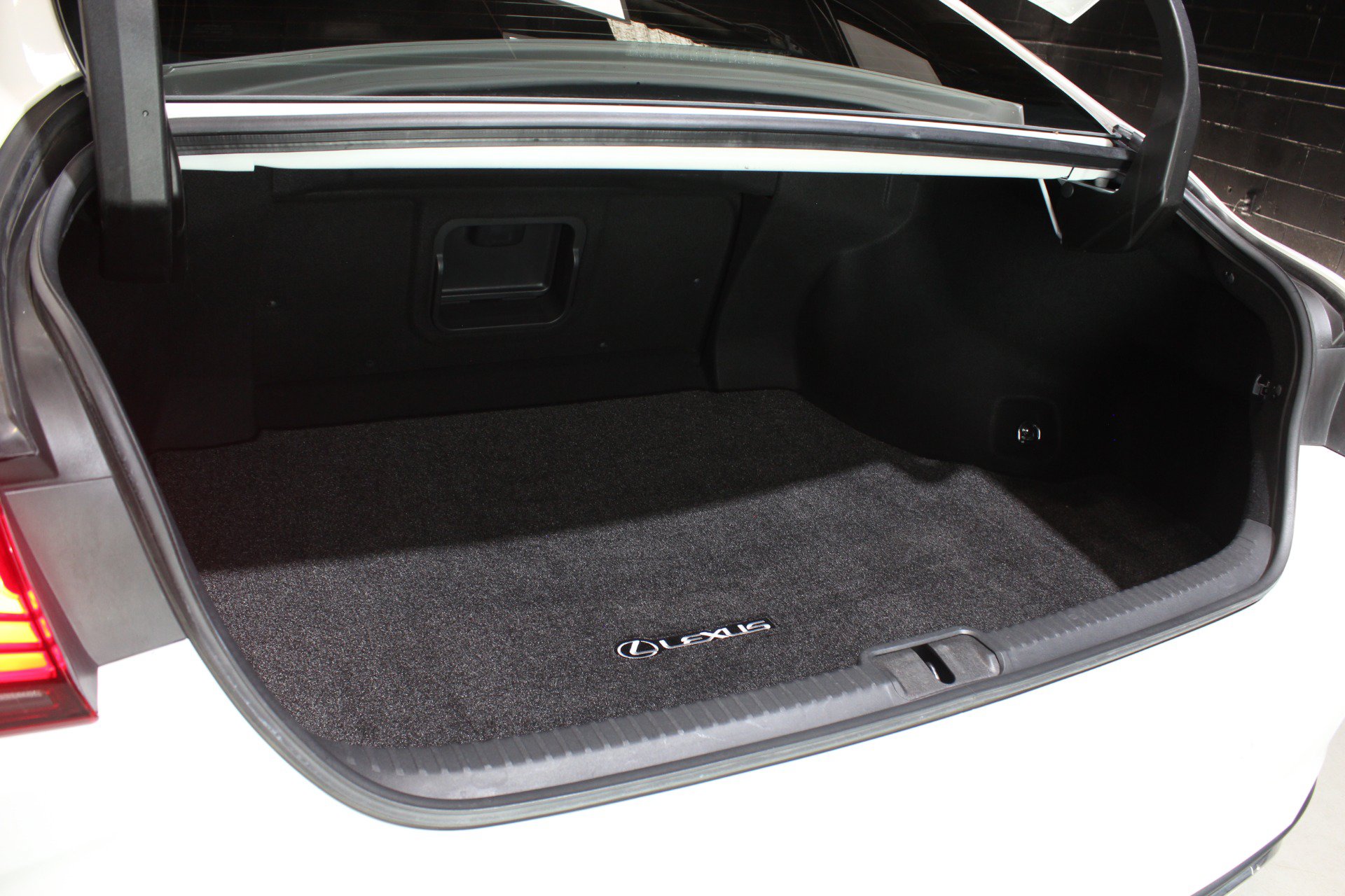 Used 2022 Lexus ES 300h Ultra Luxury w/ Accessory Package 2 FWD image 73