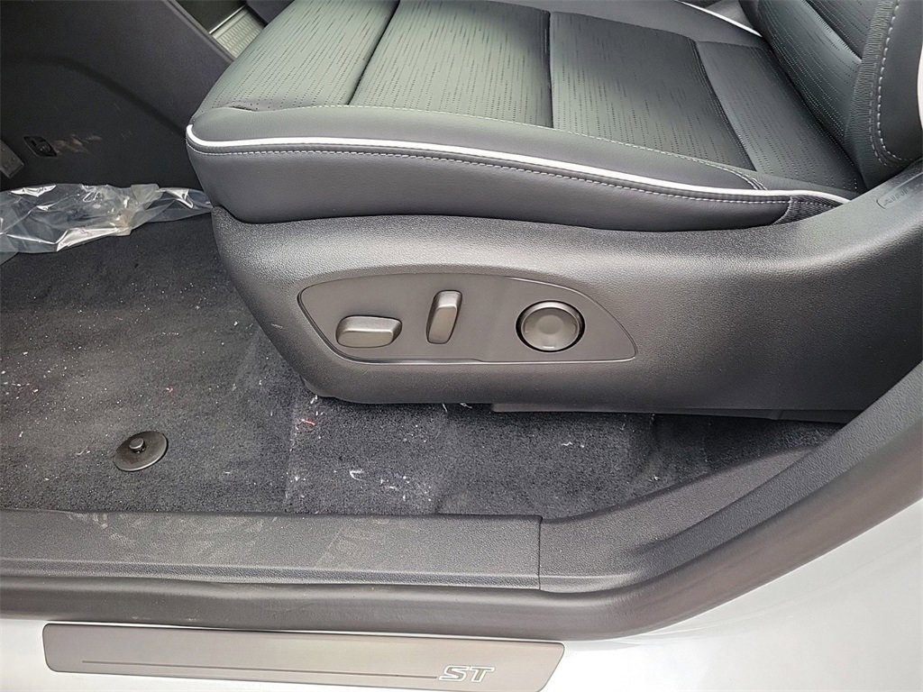 New 2025 Buick Enclave Sport Touring w/ Super Cruise Package image 13