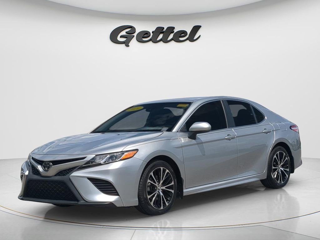 Used 2020 Toyota Camry SE FWD image 1