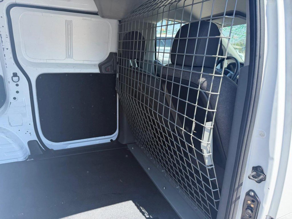 Used 2020 Nissan NV200 S FWD image 19