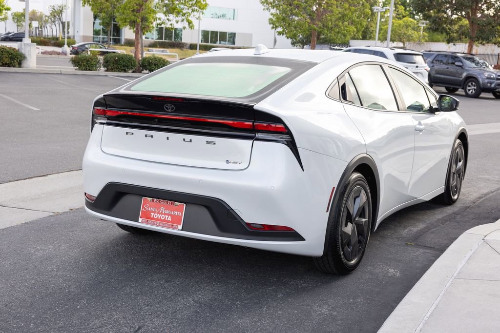 Used 2025 Toyota Prius LE image 5
