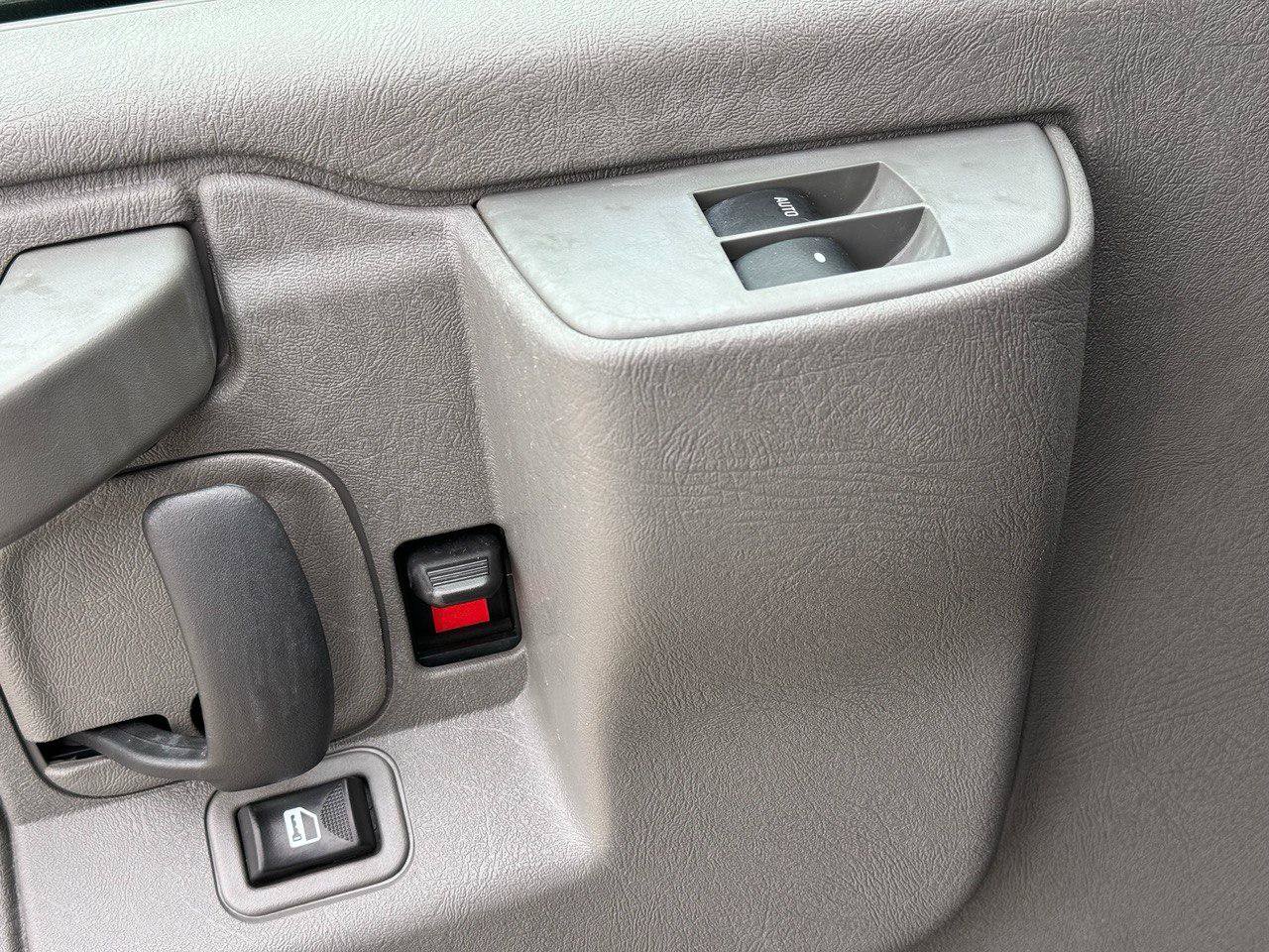 Used 2019 GMC Savana 3500 w/ Power Convenience Package RWD image 18