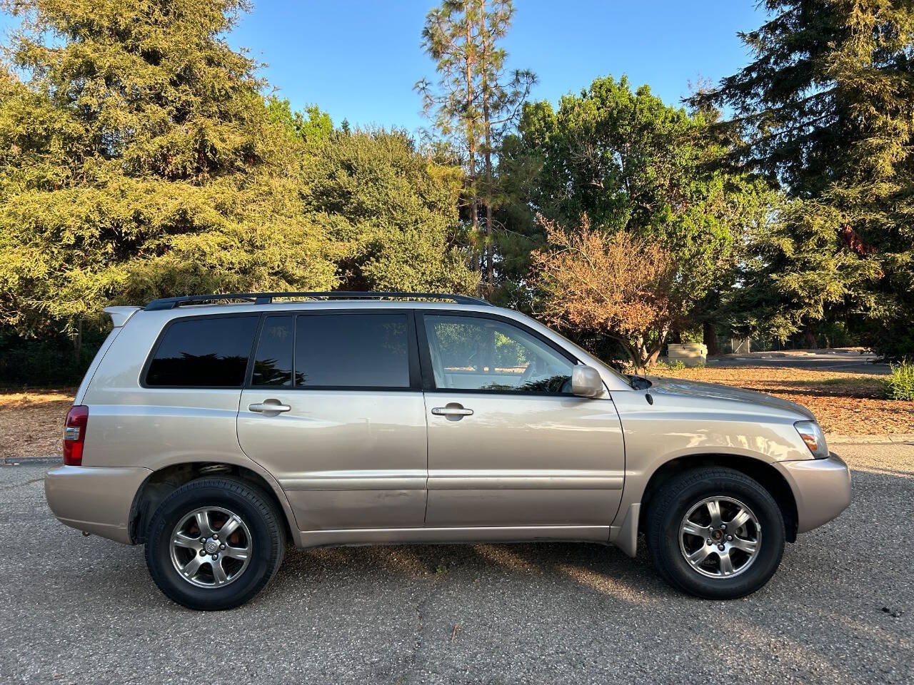 Used 2004 Toyota Highlander 4WD V6 w/ Preferred Pkg image 13