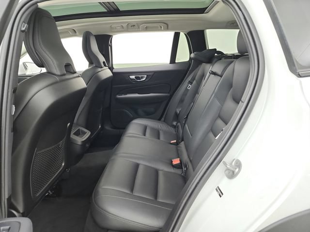 Certified 2025 Volvo V60 B5 Cross Country Plus AWD/4WD image 25