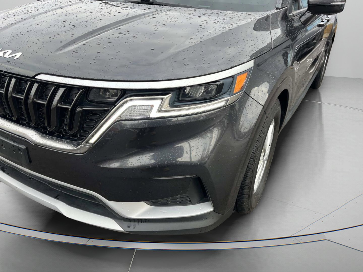 Certified 2024 Kia Carnival LX image 3