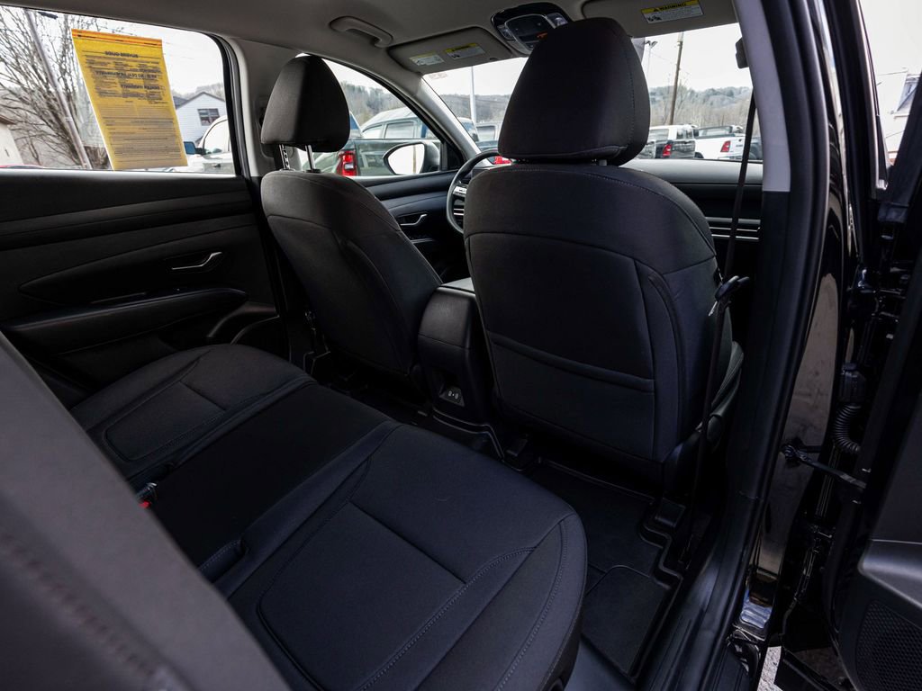 Used 2025 Hyundai Tucson SE image 30