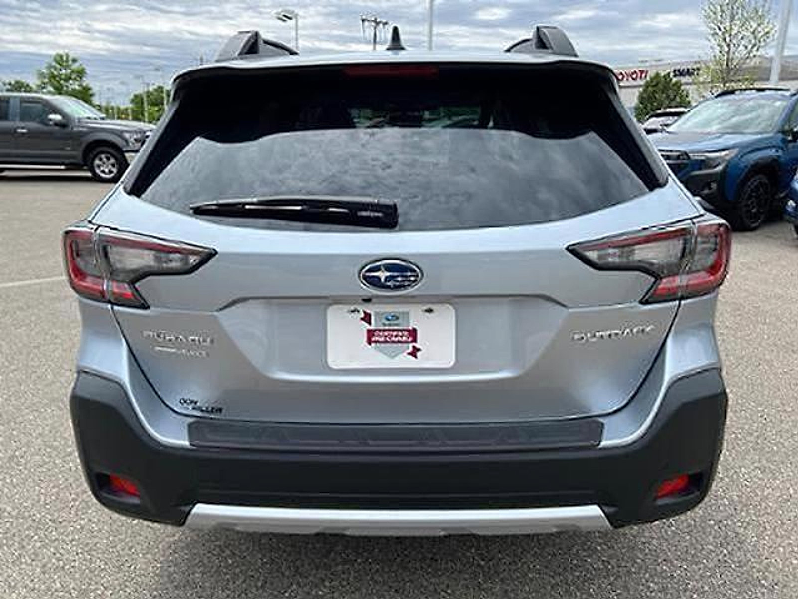 Certified 2025 Subaru Outback Limited AWD/4WD image 6