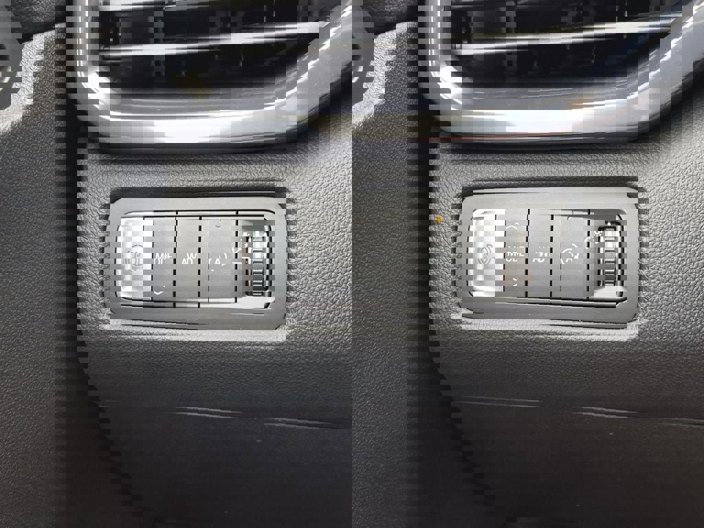 Used 2025 GMC Acadia AT4 AWD/4WD image 23