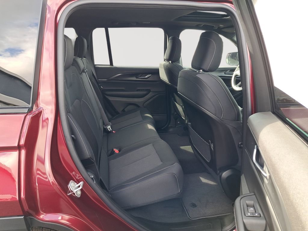 New 2025 Jeep Grand Cherokee Laredo X w/ Luxury Tech Group I image 18
