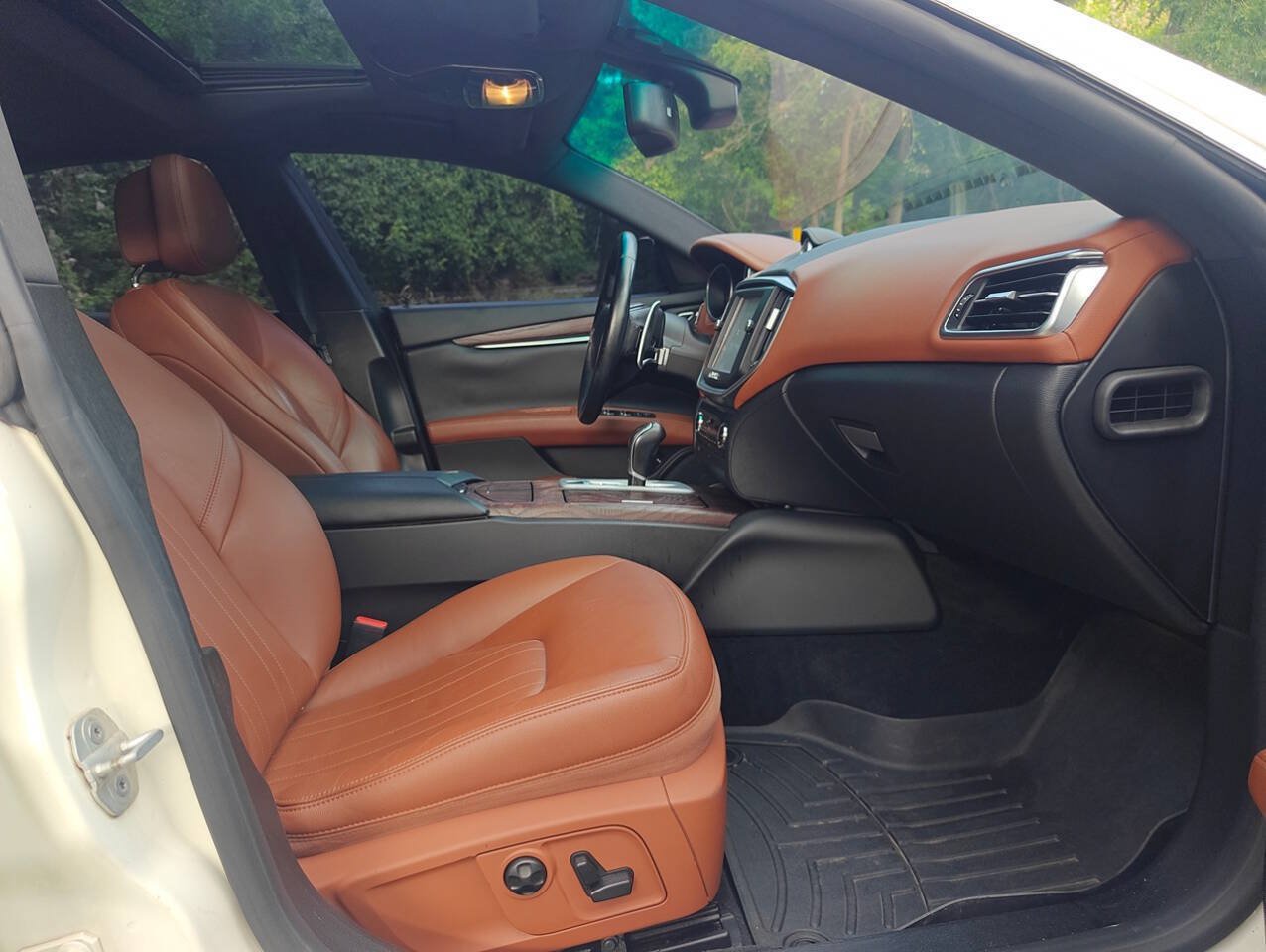 Used 2016 Maserati Ghibli S Q4 AWD/4WD image 24