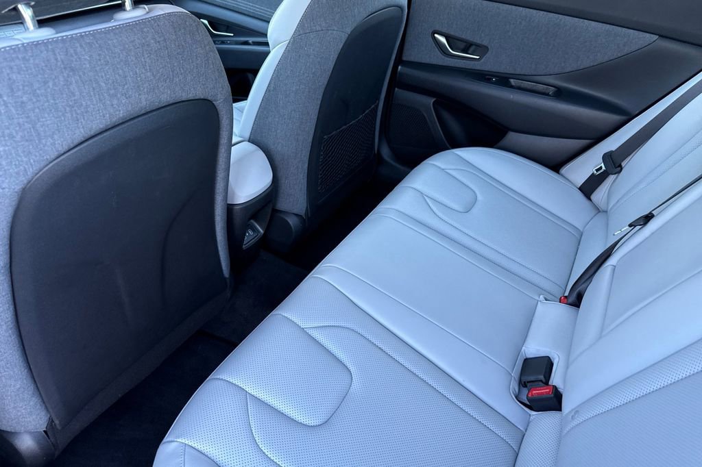 Used 2025 Hyundai Elantra Limited image 9