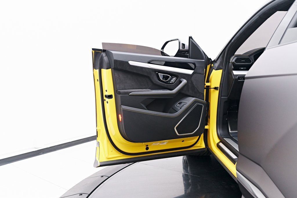 Used 2021 Lamborghini Urus image 34